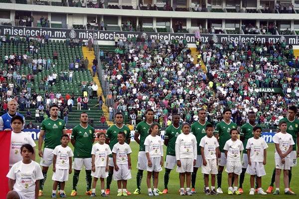 Los integrantes del cuadro Esmeralda antes de iniciar el juego.