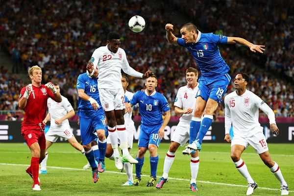 Los italianos llegaron con peligro al marco inglés.
