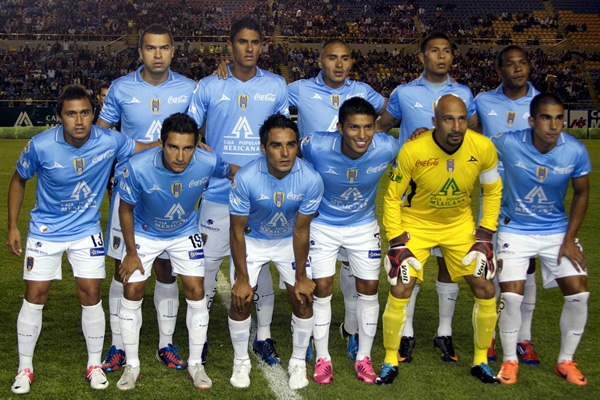 Los 11 jugadores en busca de una Real victoria.