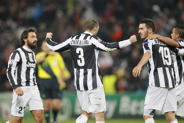 Los jugadores italianos celebraron el triunfo por la mínima.