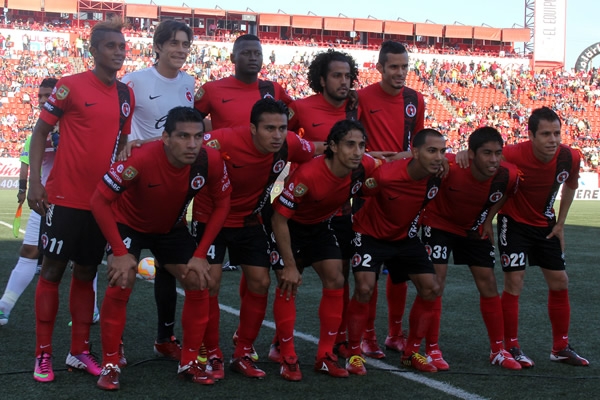 Los locales inician con Ábrego en el comando de la zaga.