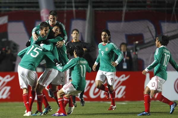 Los mexicanos celebraron efusivamente.