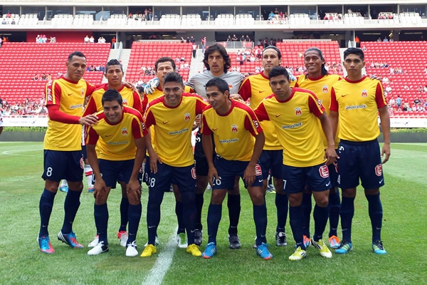 Los Monarcas buscando el triunfo.