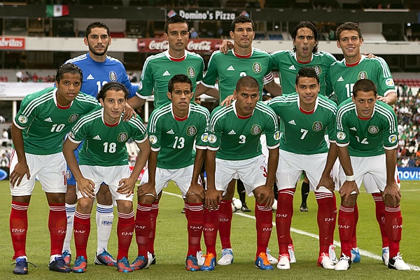 Los once titulares en el inicio de la Eliminatoria Mundialista.
