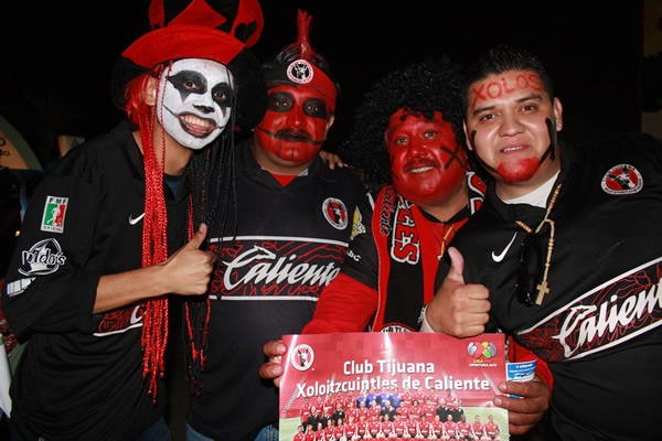 Los seguidores abarrotaron el Estadio Caliente.