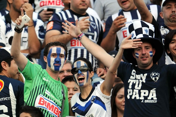 Los seguidores de Rayados alegres acudieron al Tecnológico.