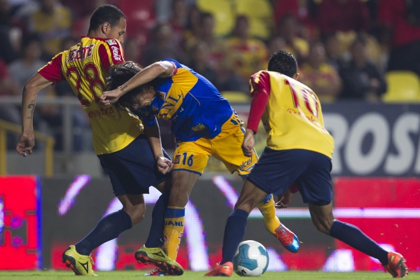Lucas Lobos cargó con su equipo y lo llevó al triunfo sobre Morelia.