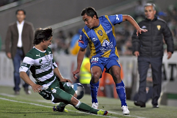 Lucha por el balón.