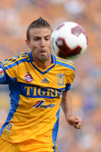 Luis García debutando como titular.