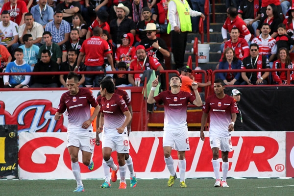 Mancilla inaugura el marcador en favor de su equipo, empate de la Monarquía.