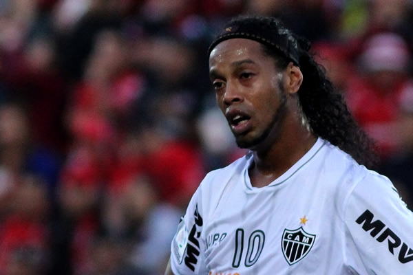 Manda pase a Tardelli y este a Luan.