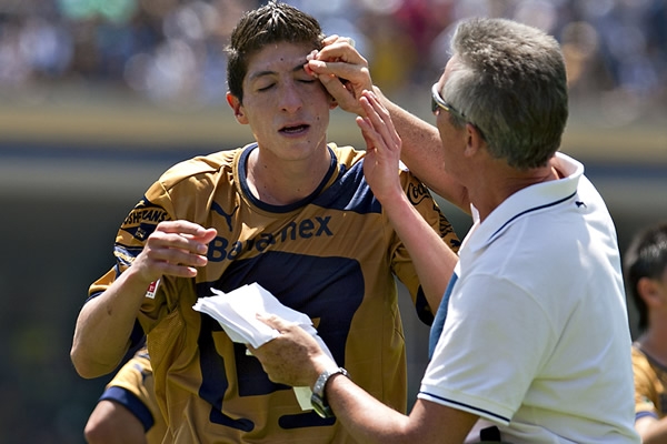 Marco Palacios recibió dos puntadas en la ceja izquierda.