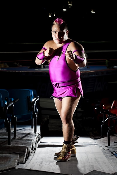 Máximo busca no perder de nuevo la cabellera.