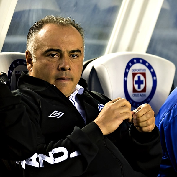 Memo Vázquéz recibió abucheos por parte de los asistentes.