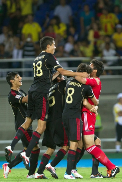 México continúa en el Mundial y va contra Colombia.