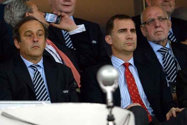 Michel Platini y el Prince Felipe de España disfrutando de la gran Final.