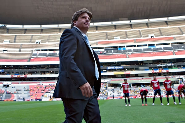 Miguel Herrera con el objetivo de llevarse el triunfo.
