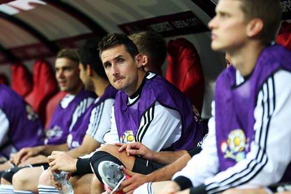 Miroslav Klose, eterno suplente en el banco alemán.