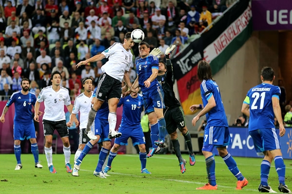 Miroslav Klose ganó la posición y ponía el 3-1 para Alemania.