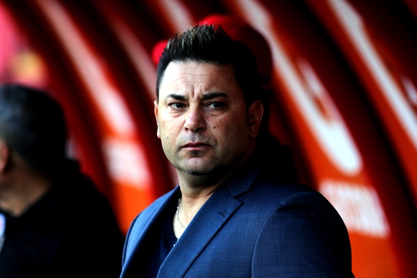 Mohamed entre la calma y la tristeza se despide con su gente en el Caliente.