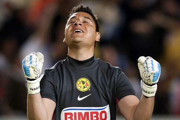 Moisés Muñoz celebra la victoria de visitante.