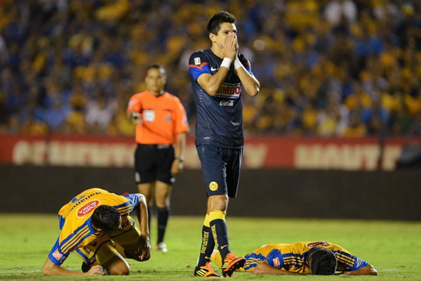Molina lamenta un fallo.