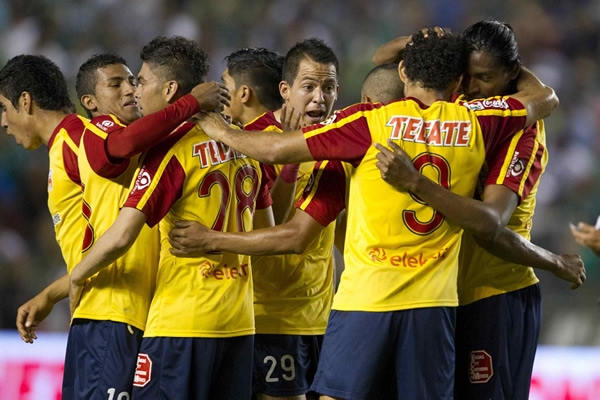 Monarcas concretó una sólida victoria a domicilio.