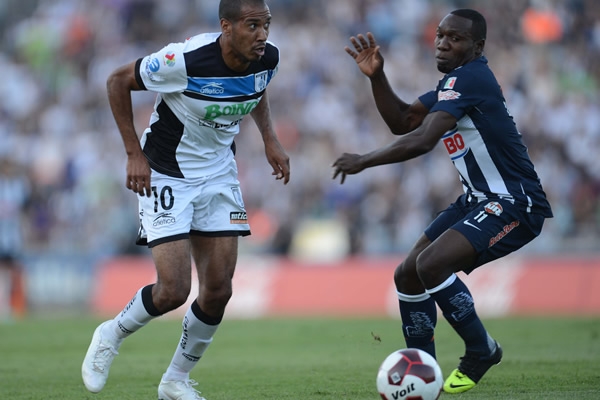 Monterrey-Gallos.