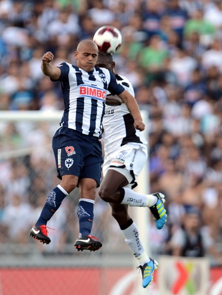 Monterrey-Gallos.