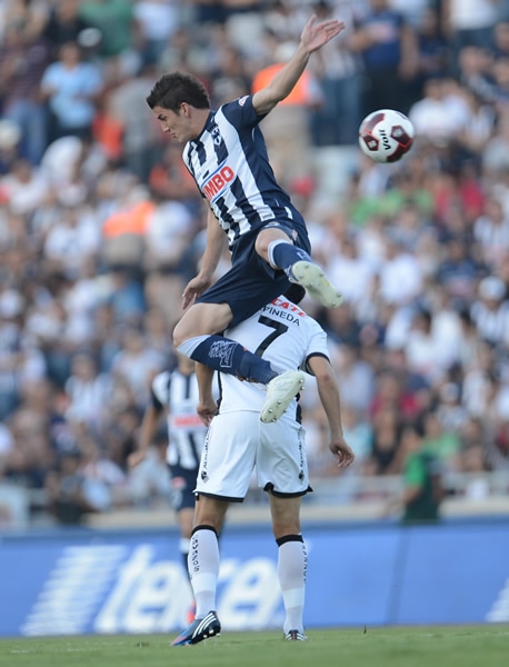 Monterrey-Gallos.