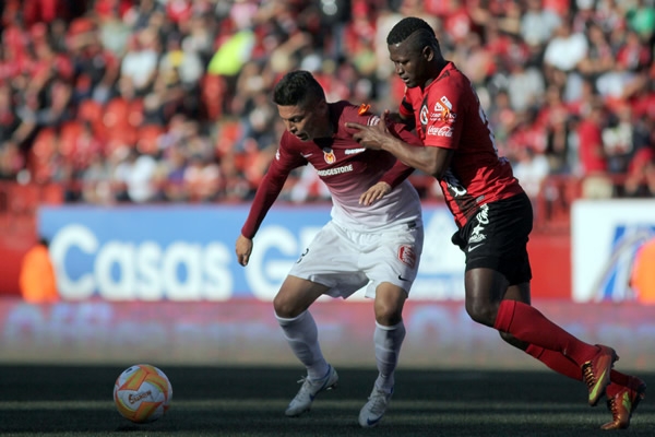 Morales fue de los jugadores que más corrió.