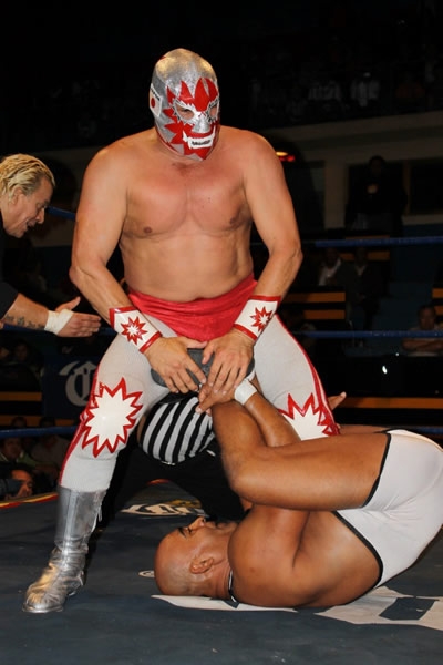 Mucha nostalgia en la IWRG.