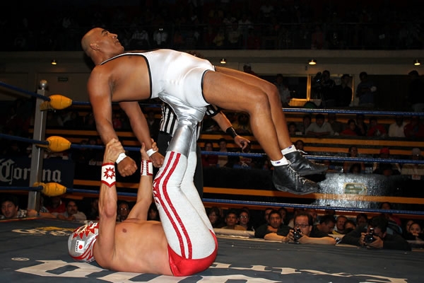 Mucha nostalgia en la IWRG.