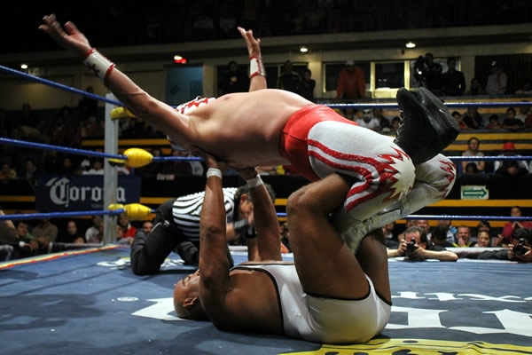 Mucha nostalgia en la IWRG.