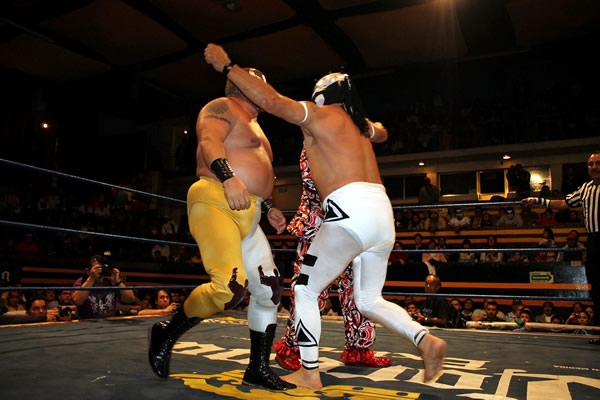 Mucha nostalgia en la IWRG.