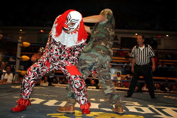 Mucha nostalgia en la IWRG.