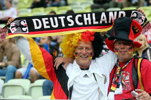 Multicolor alemán en las gradas del Arena Gdansk.