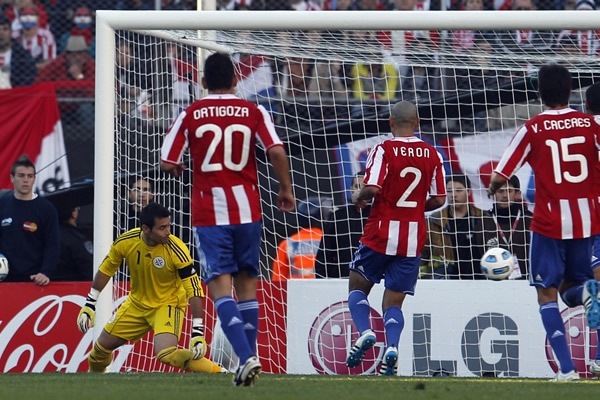 Nada pudo hacer Villar para detener el gol.