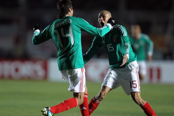 Néstor Araujo convirtió el primer gol del partido.