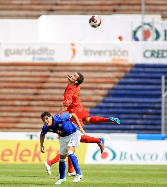 Neza buscó el marcador en todo momento.