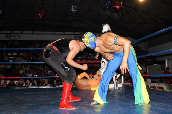 No hubo risas, sólo dolor en lucha de payasos.