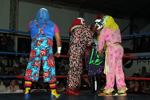 No hubo risas, sólo dolor en lucha de payasos.