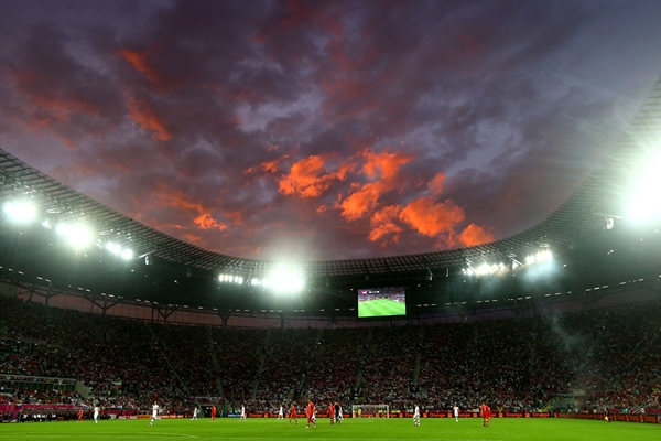 La noche caía en Polonia y los rusos seguían dominando el juego.