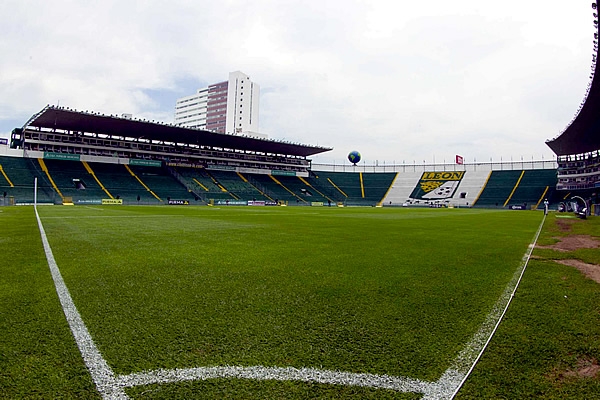 El Nou Camp, previo al cierre del Cuadrangular Esmeralda.