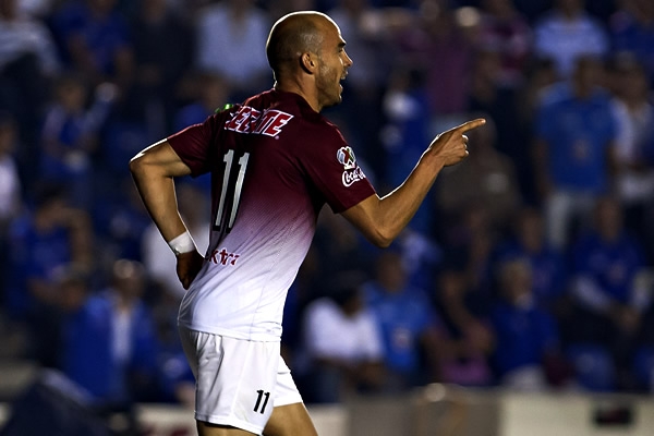 Ochoa entró de cambio, cinco atacantes tiene Morelia.