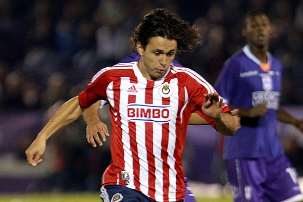 Omar Arellano salió lesionado y no pudo hacer mucho en el partido.