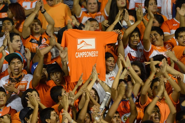 Orgullosos, lucen los colores de la UAT.