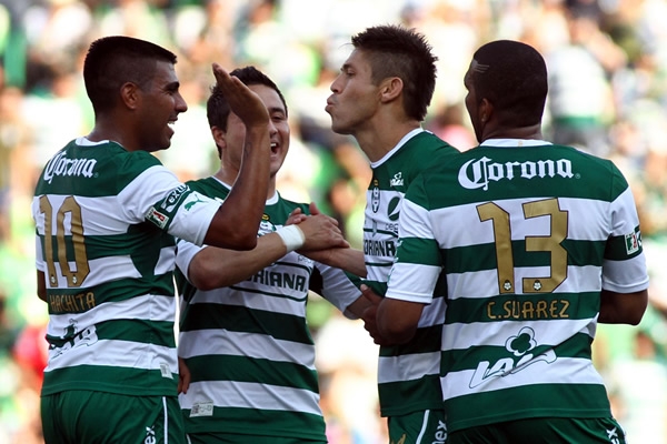 Oribe Peralta festeja alegremente la anotación conseguida frente al Jaguar.