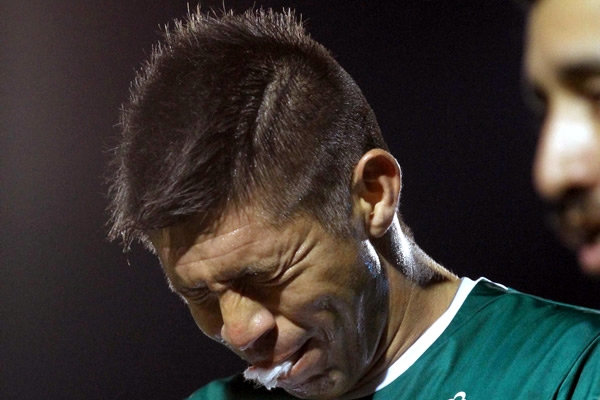 Oribe Peralta tuvo un fuerte choque con Jonathan Orozco.