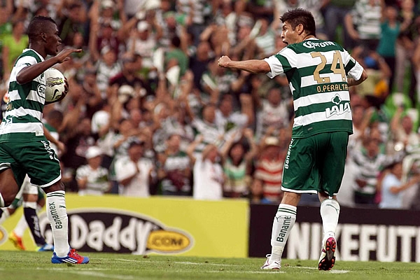 Oribe Peralta se hizo presente en el marcador.